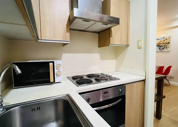 Bgc 2br Near Sm Aura With Free Parking & Wi-fi
