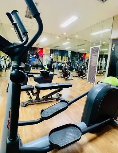 Apartment Bgc 2br Near Sm Aura With Free Parking & Wi-fi