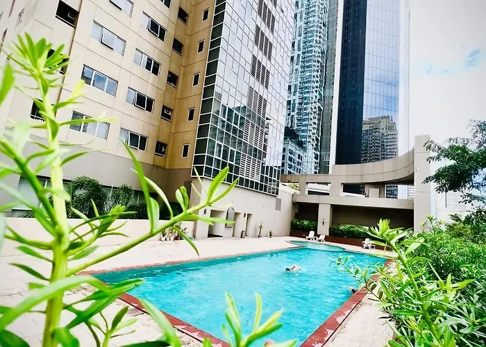 Bgc 2br Near Sm Aura With Free Parking & Wi-fi *