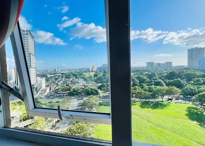 Apartment Bgc 2br Near Sm Aura With Free Parking & Wi-fi *